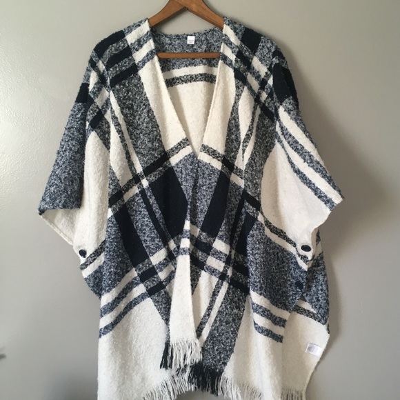Dress Barn Sweaters - Dressbarn Plaid Open Fringe Cardigan Shaw